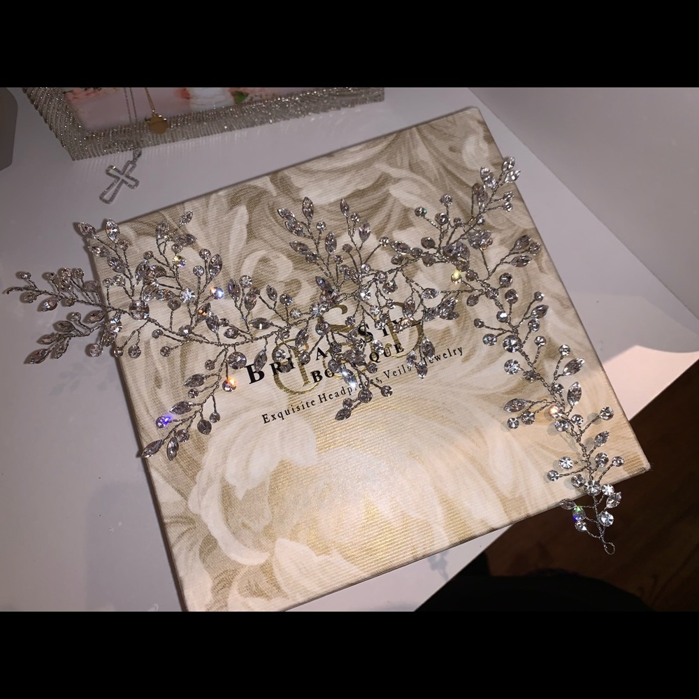 Swarovski crystal vine headpiece - Picture 6 of 16